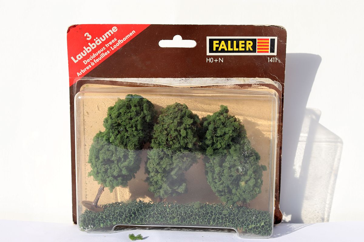 Faller 1411, 3 deciduous trees dark green, approx. 11cm high, for H0 scale, N, in original packaging