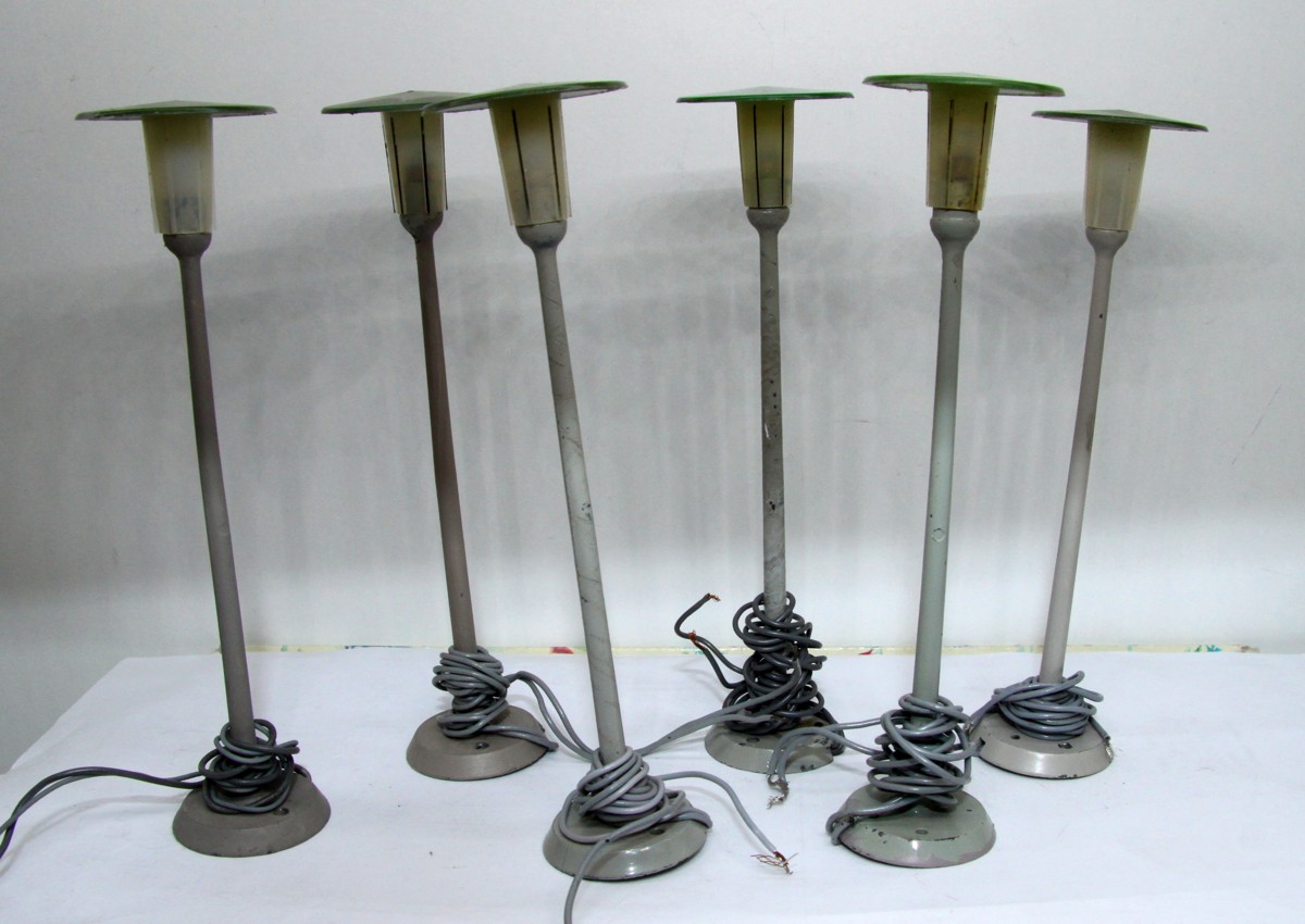 Märklin 7047, Bahnhofsleuchte, Guss-Fuss, Kunststoff-Haube, Höhe 130 mm.. Der ausgewiesene Preis gilt für 1 Lampe, für Spur H0, ohne Originalverpackung   