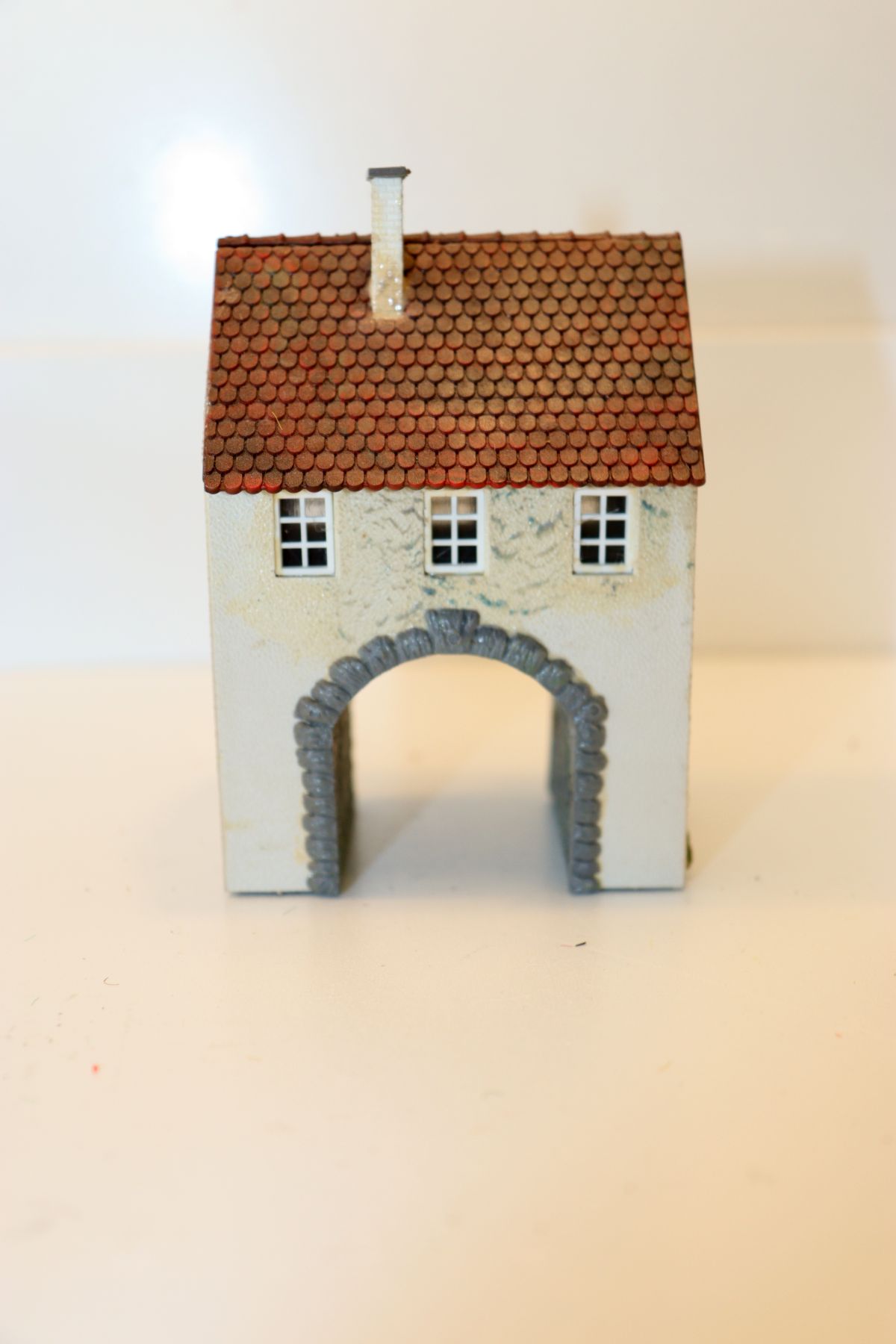 Model building SW21150, inhabited city gate (already assembled from a kit, the item comes from a dismantled layout), for N gauge,