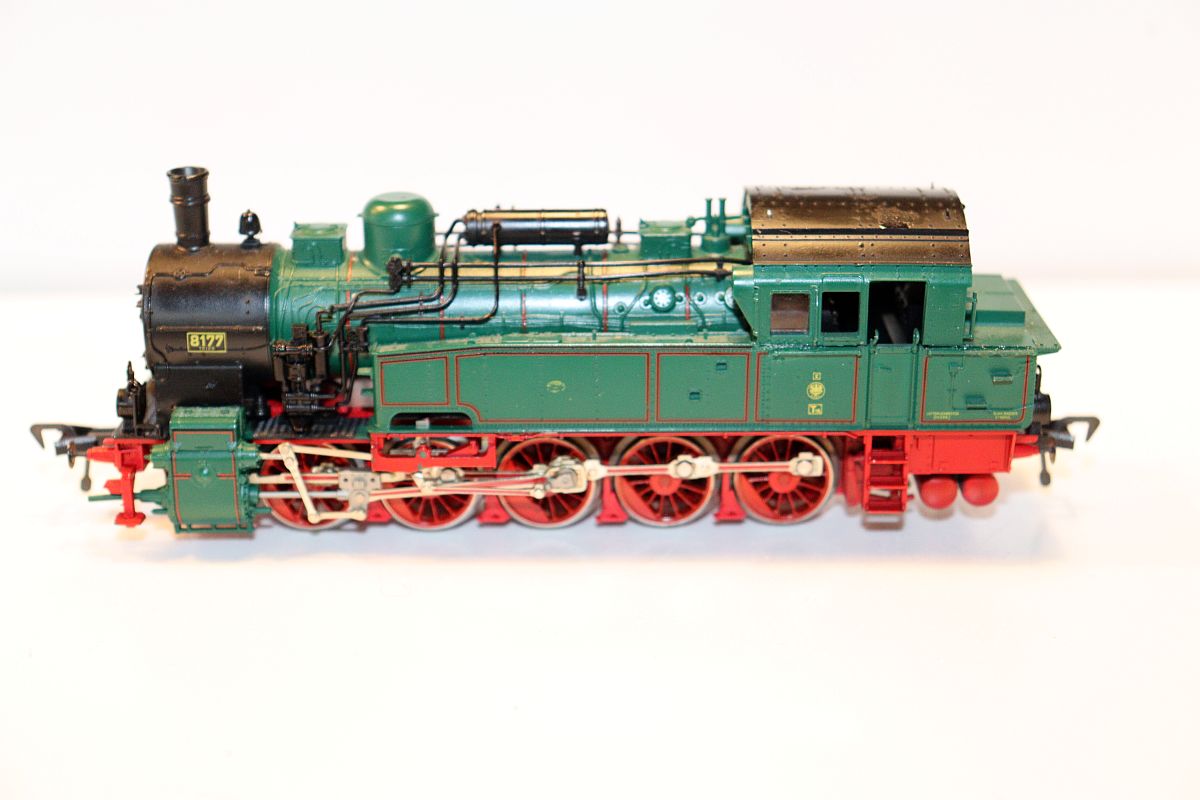 Fleischmann, SW20806, Dampflokomotive BR 8177, grün/schwarz, DC, Spur H0