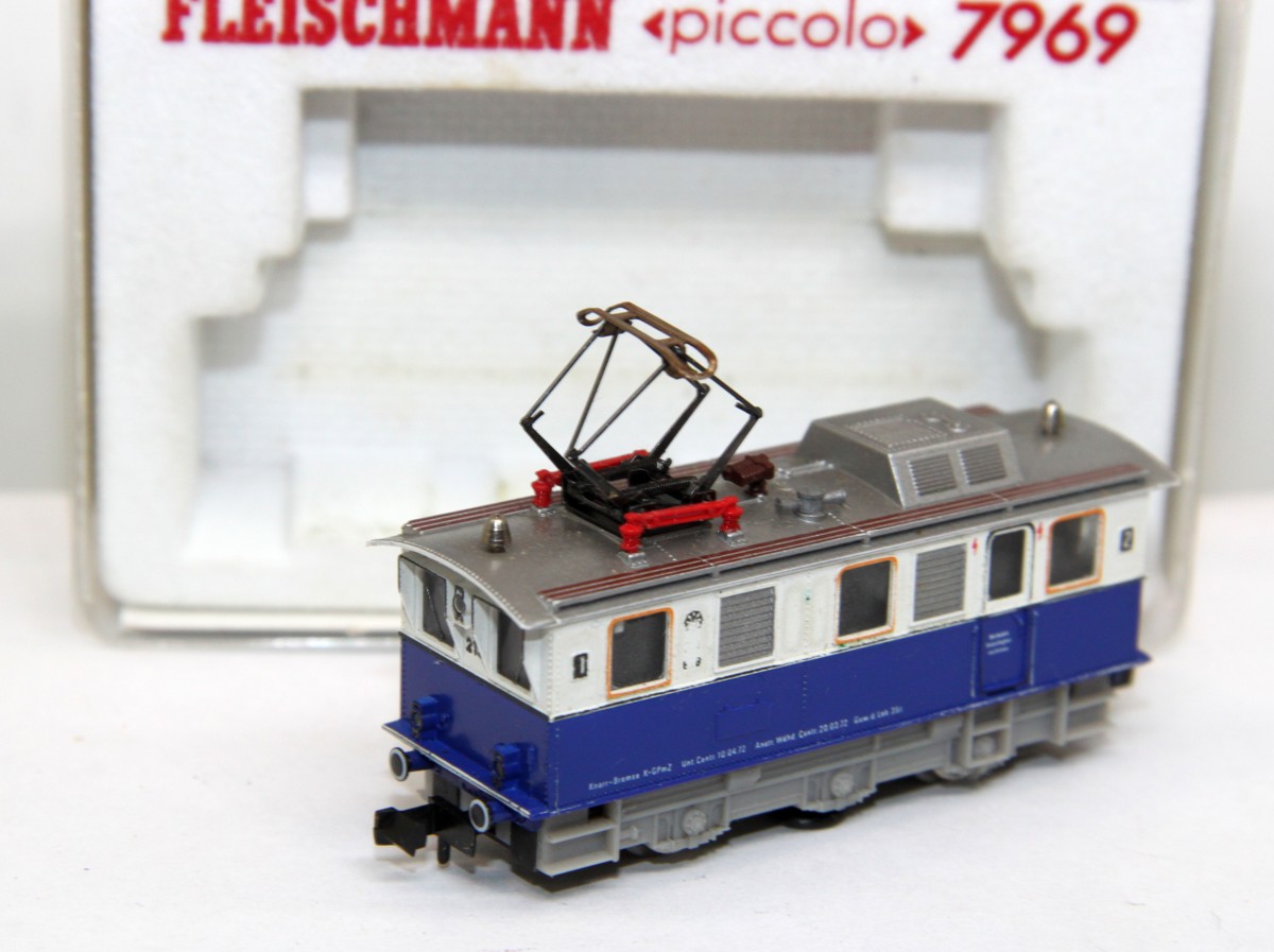 Fleischmann 7969, Schienen-Reinigungslok ELB 215, blau weiß, DC, Spur H0, in OVP