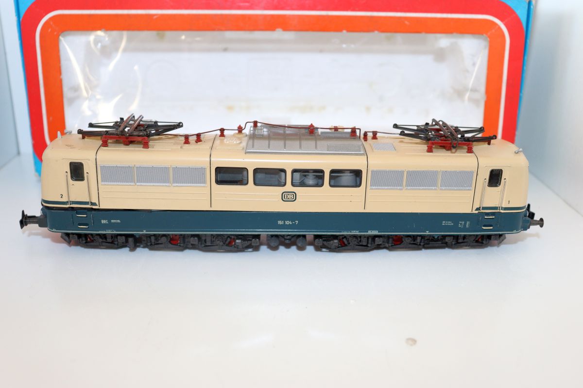 Märklin 3058, Elektrolok, Baureihe 151 der DB beige/türkis, Betriebsnummer 151 104-7