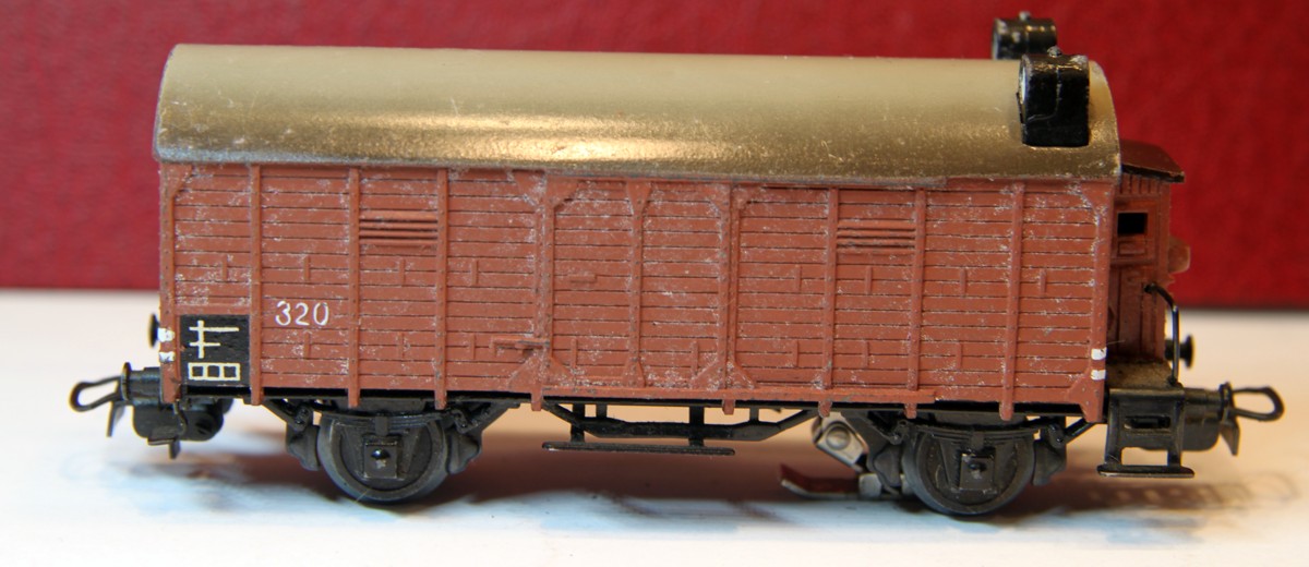 Märklin 320, gedeckter Güterwagen mit Bremserhaus, mit Schleifer und Beleuchtung AC, Spur H0, ohne OVP