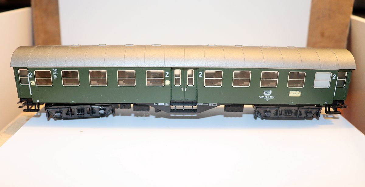 Märklin 4132, DB passenger car (conversion car), green, 2nd class, marker lights, AC, for H0 scale, 