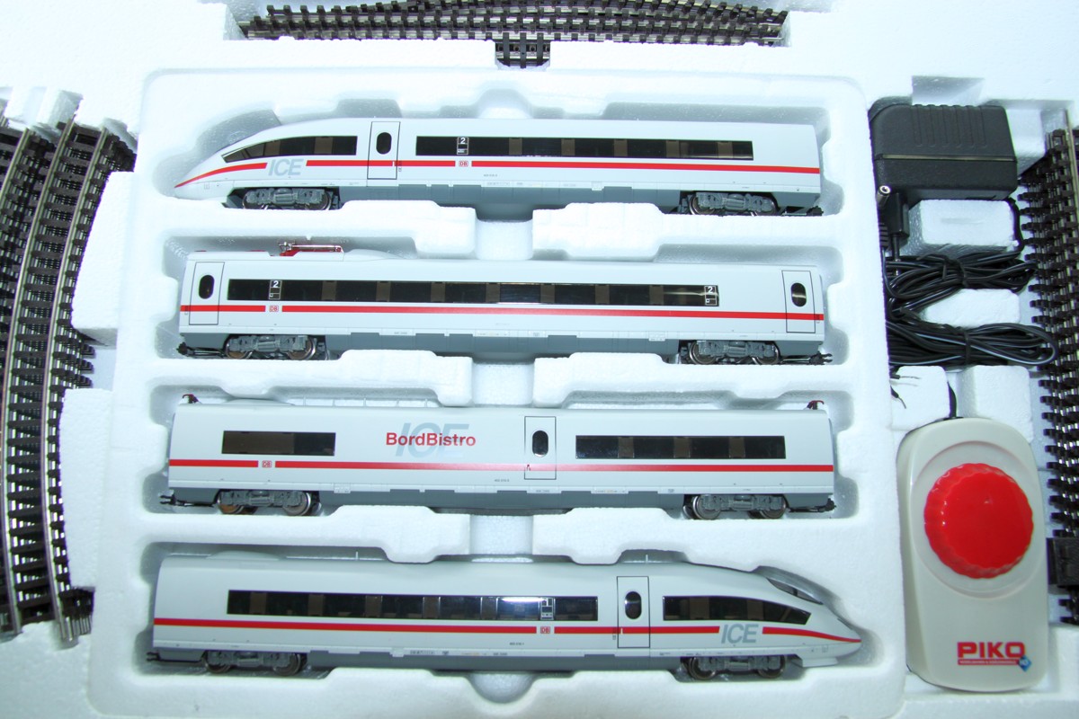 PIKO 57194, Komplettes Startset  ICE 3, 4-teilig, der DB AG,  Epoche V, diverse Gleise, Trafo, Fahrregler, DC, Spur H0, in Originalverpackung, siehe Bilder
