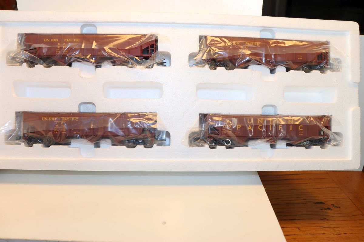 Märklin 45800, set of 4 Union Pacific Railroad (U.P.) bulk freight cars, AC, for H0 gauge