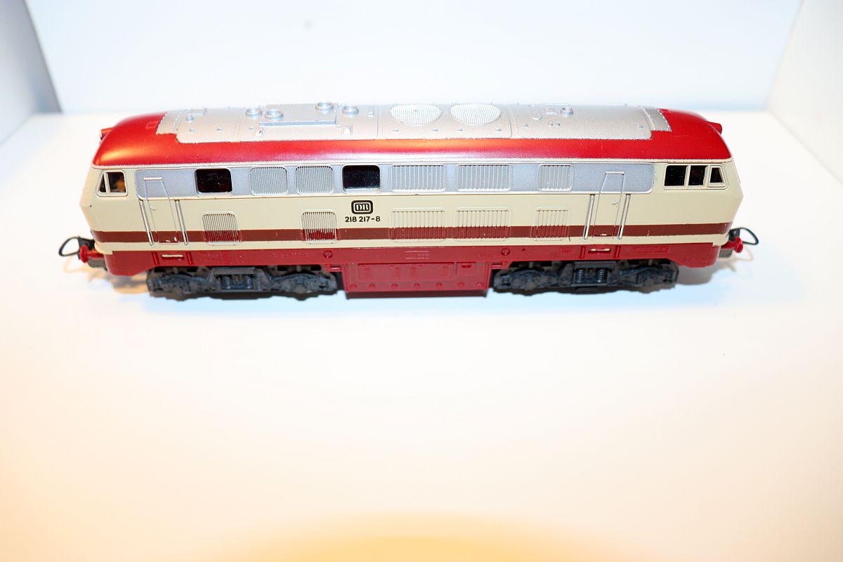 Lima SW20870, DB class 218217-8 diesel locomotive, red/beige, DC, for H0 gauge, see pictures