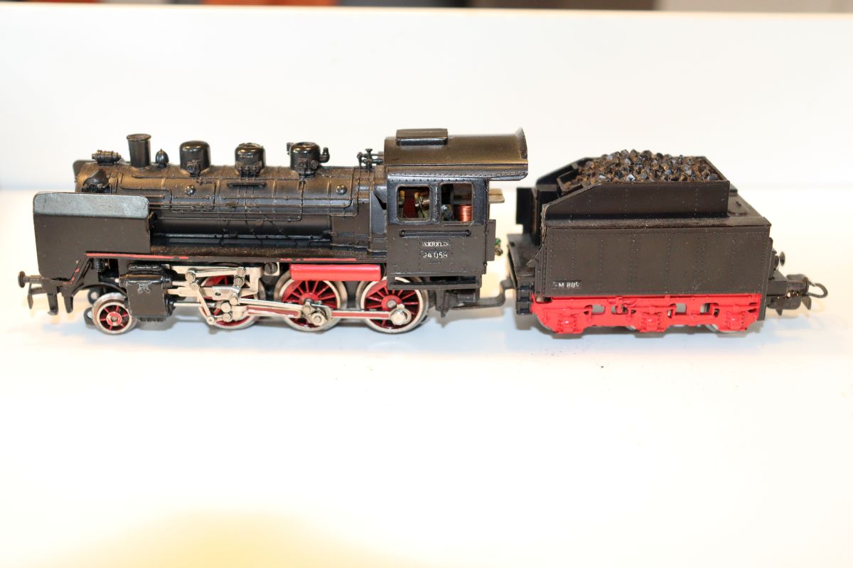 Märklin 3003,  Dampflokomotive BR 24 058 der DB, digitalisiert
