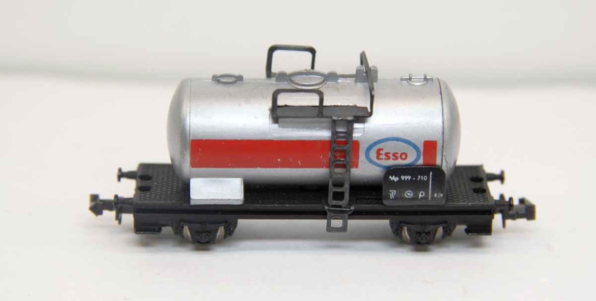 Lima 320451, Kesselwagen der FS "ESSO", Silbern/rot, 2-achsig, DC, Spur N, in ErsatzVP