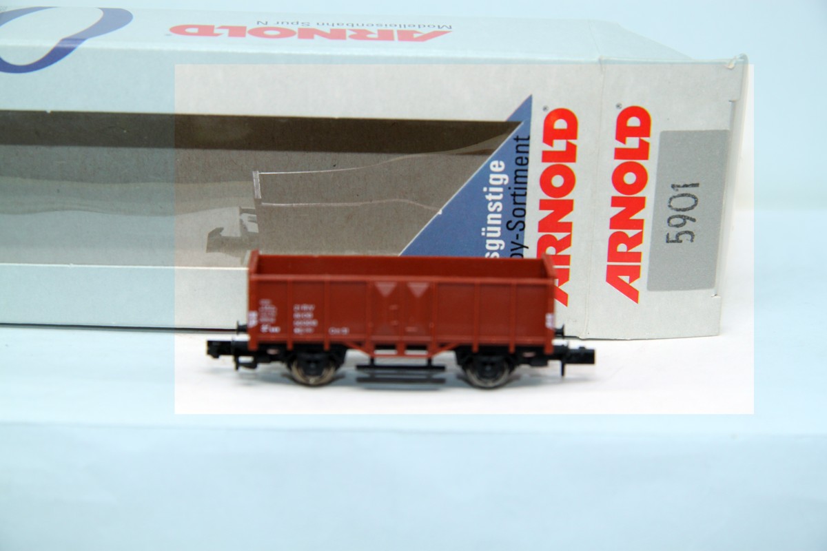 Arnold 5901, Hochbordwagen der DB, Gattung/Bauart E 090, Om 31, 2-achsig, braun, Epoche IV, DC, Spur N, in Originalverpackung