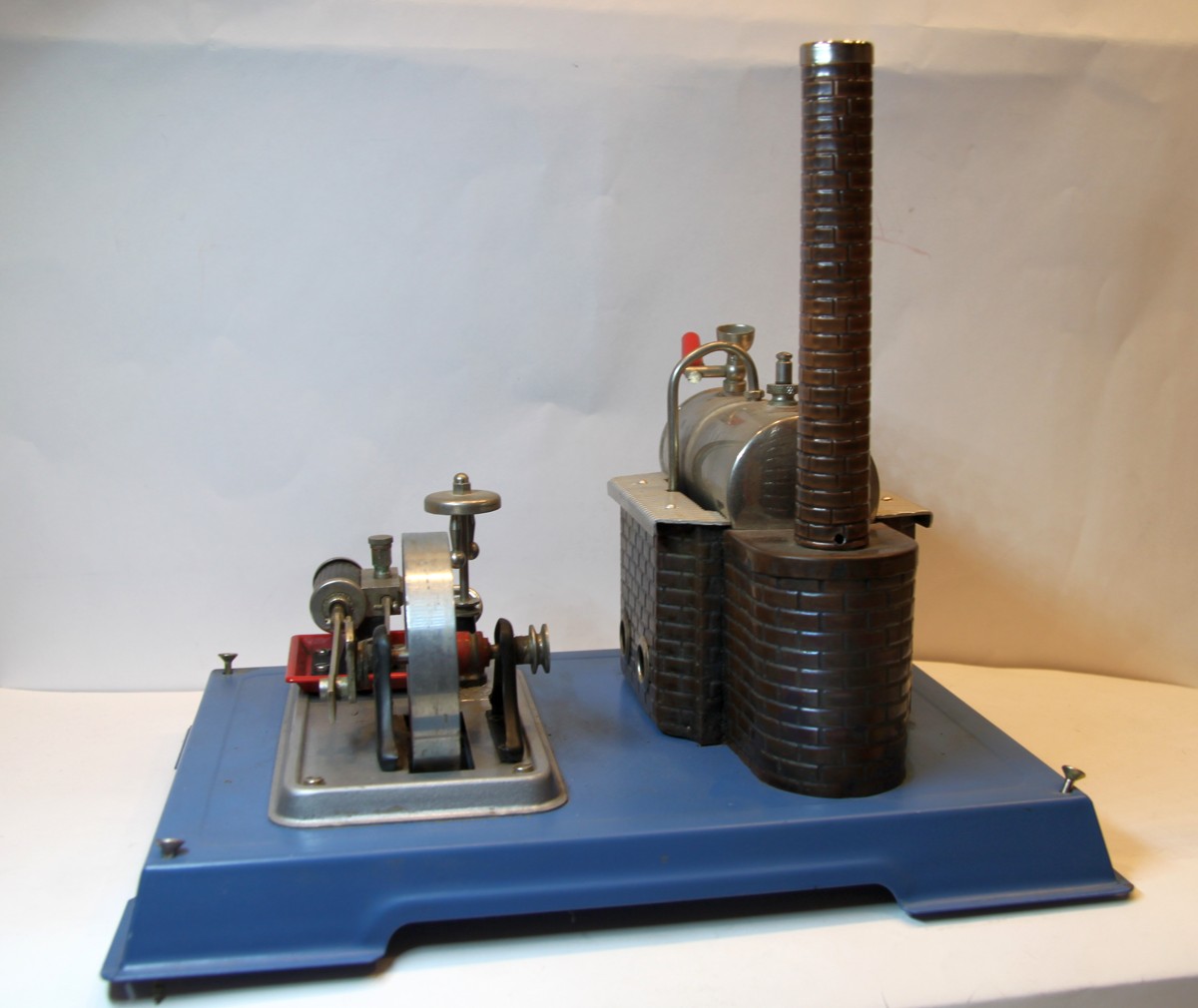 WILESCO Dampfmaschine gebraucht, Grundstation der Dampfmaschine ca. 20 cm x 26 cm, eine Funktionsprüfung hat nicht stattgefunden (Zustand siehe Bilder)