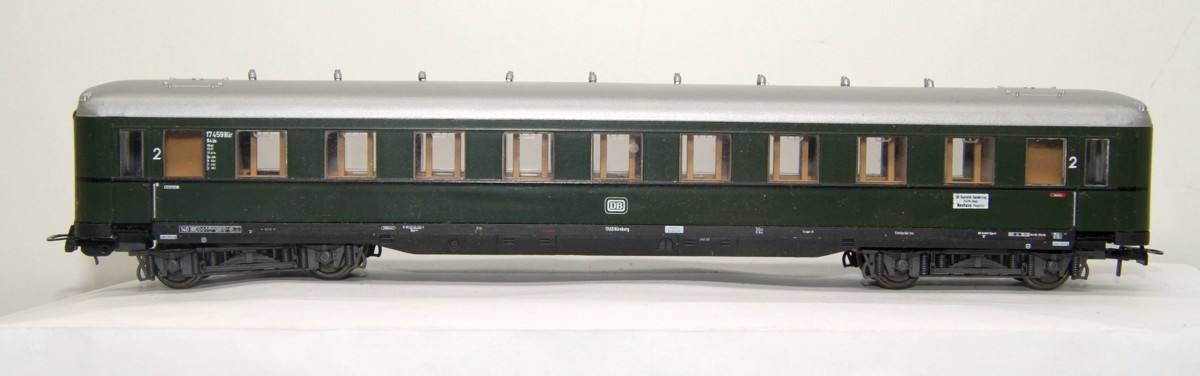 Liliput D-Zugwagen 2. Klasse "DB Touristik Fürth-Neuhaus", grün, DC, Spur H0, mit Ersatzverpackung