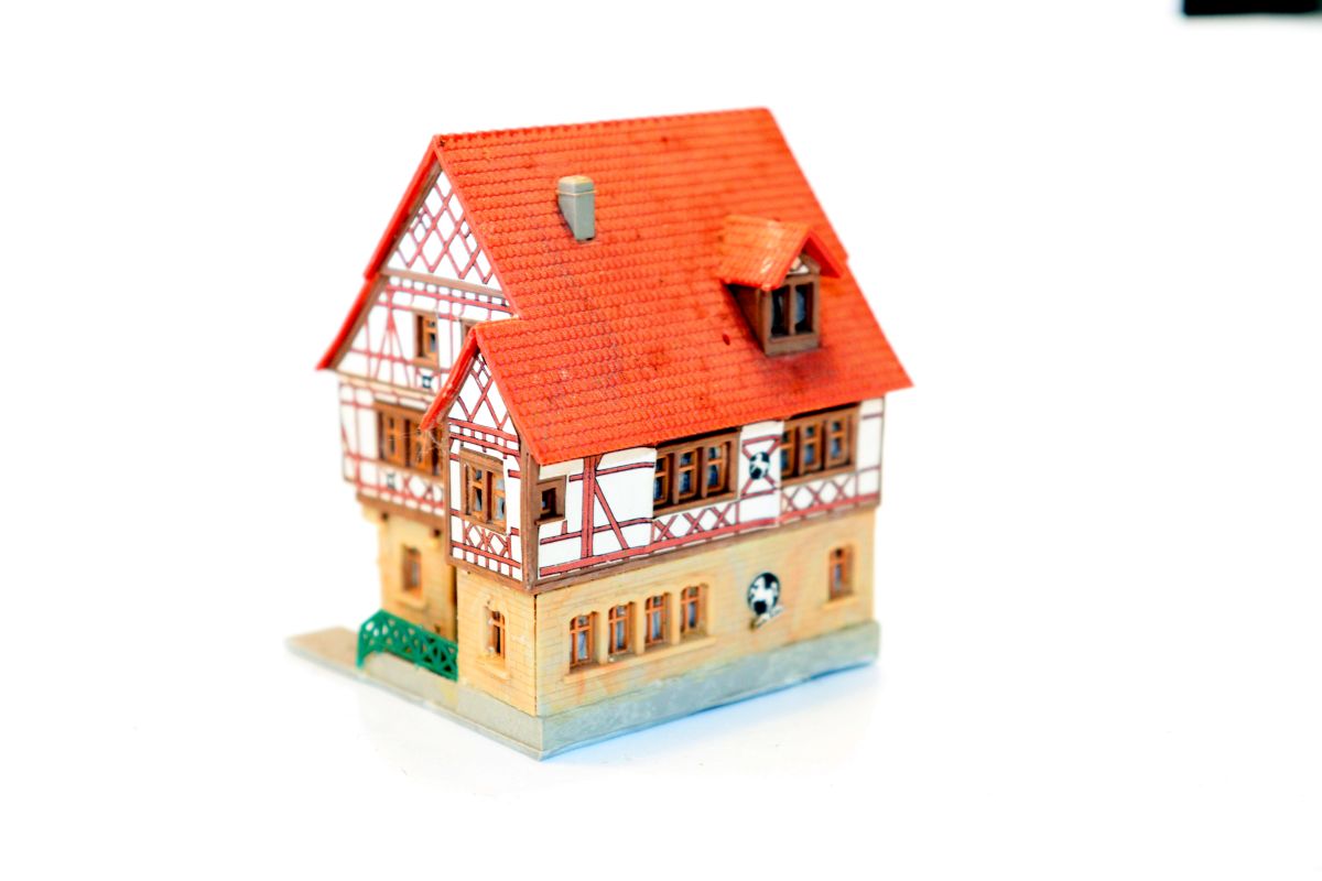 Model building SW21165, Kibri half-timbered house (already assembled from a kit, the item comes from a dismantled layout), for N gauge,