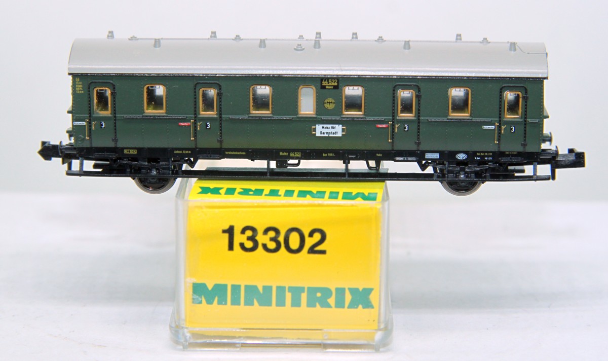 Minitrix 13302, Abteilwagen (Einheitsbauart) 3. Kl., Gattung/Bauart Cd-21b, 2-achsig, grün, DC, Spur N, in Originalverpackung