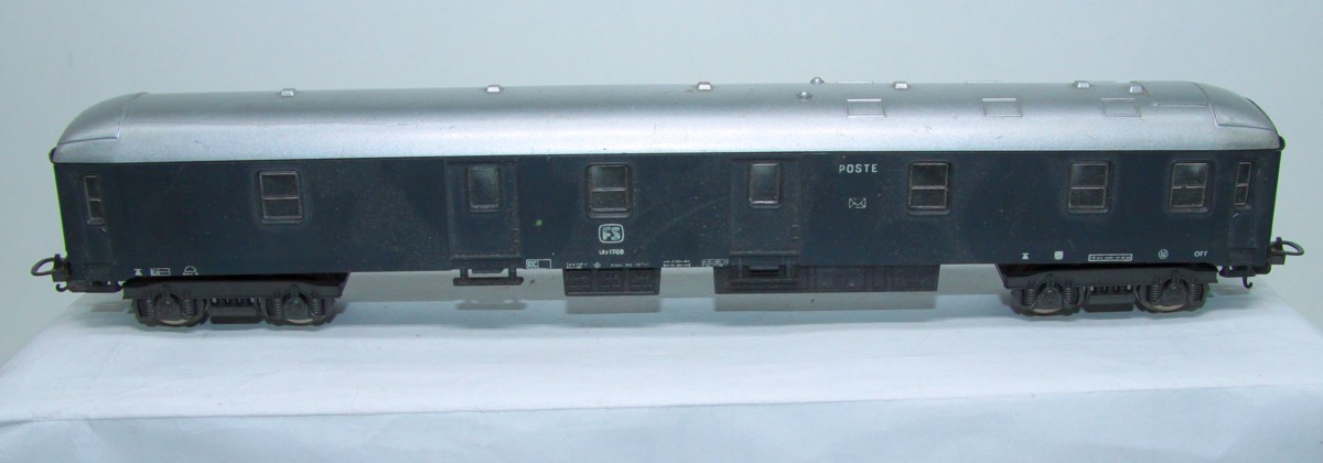 Lima, D-Zugwagen Set, SW 15529, Konvolut aus drei alten D-Zugwagen (1* 1.Klasse DB, 1*2.Klasse DB, Postwagen der FS), DC, Spur H0, ohne Originalverpackung. Die Wagen kommen von einer Anlage, siehe Bilder